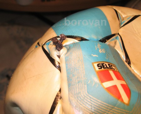 konce nití opalujem zapalovačom